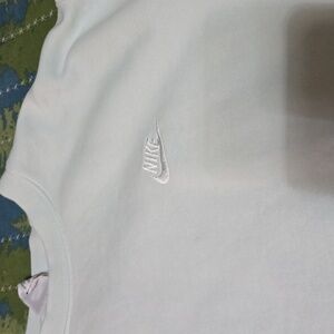 Ladies sz XL Nike crewneck..excellent condition